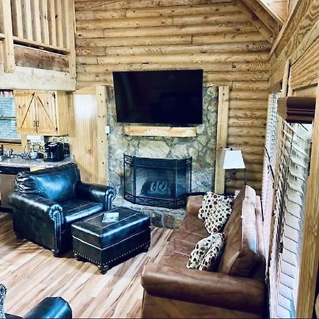 Rustic Black Bear Cabin พิเจนฟอร์จ ภายนอก รูปภาพ