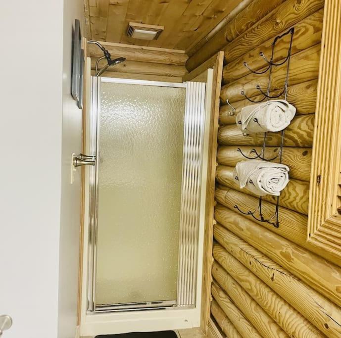 Rustic Black Bear Cabin พิเจนฟอร์จ ภายนอก รูปภาพ