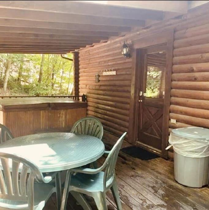 Rustic Black Bear Cabin พิเจนฟอร์จ ภายนอก รูปภาพ
