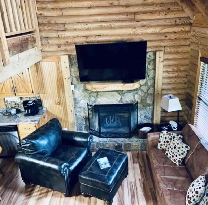 Rustic Black Bear Cabin พิเจนฟอร์จ ภายนอก รูปภาพ