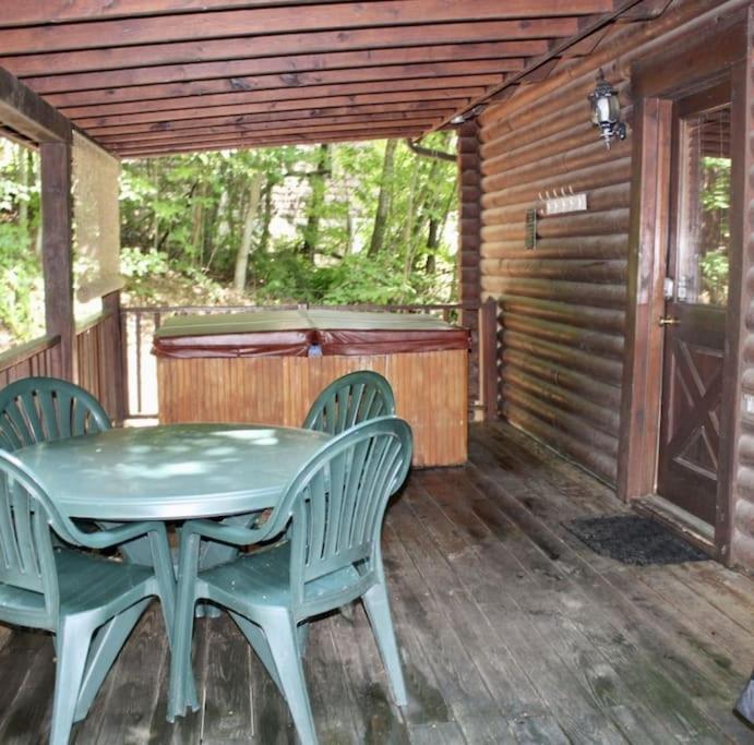 Rustic Black Bear Cabin พิเจนฟอร์จ ภายนอก รูปภาพ