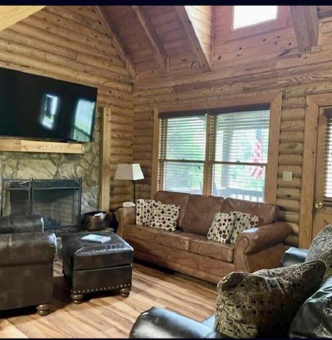 Rustic Black Bear Cabin พิเจนฟอร์จ ภายนอก รูปภาพ