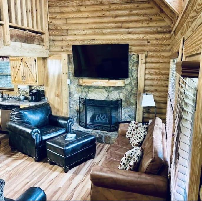 Rustic Black Bear Cabin พิเจนฟอร์จ ภายนอก รูปภาพ